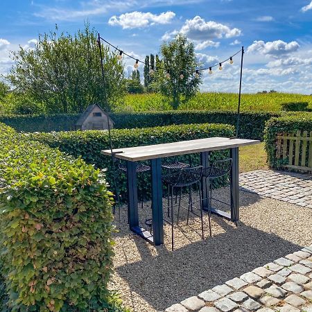 Gastenhuis prachtige Historische Vierkant Hoeve Broechem Buitenkant foto