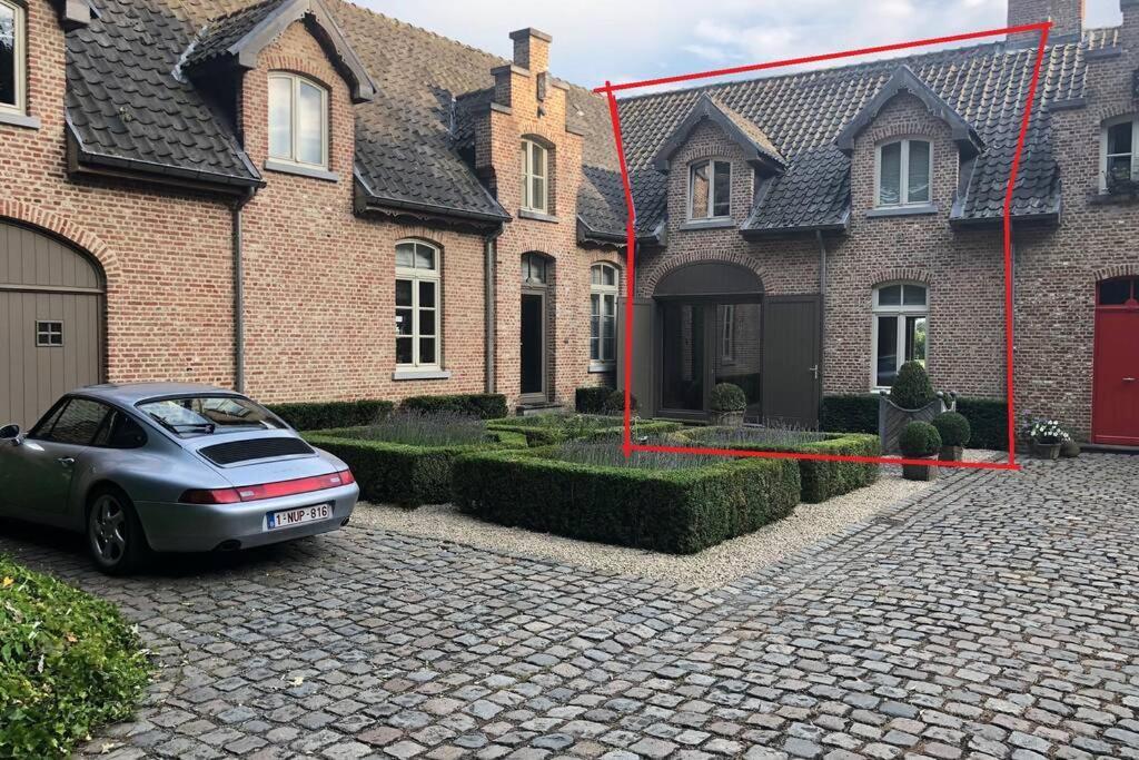 Gastenhuis prachtige Historische Vierkant Hoeve Broechem Buitenkant foto