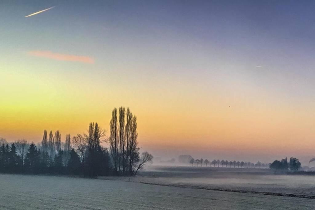 Gastenhuis prachtige Historische Vierkant Hoeve Broechem Buitenkant foto