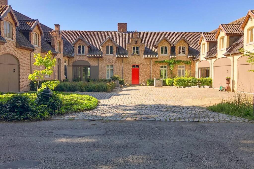Gastenhuis prachtige Historische Vierkant Hoeve Broechem Buitenkant foto