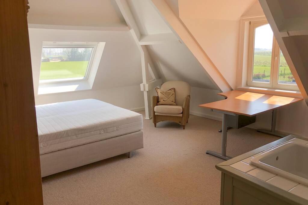 Gastenhuis prachtige Historische Vierkant Hoeve Broechem Buitenkant foto