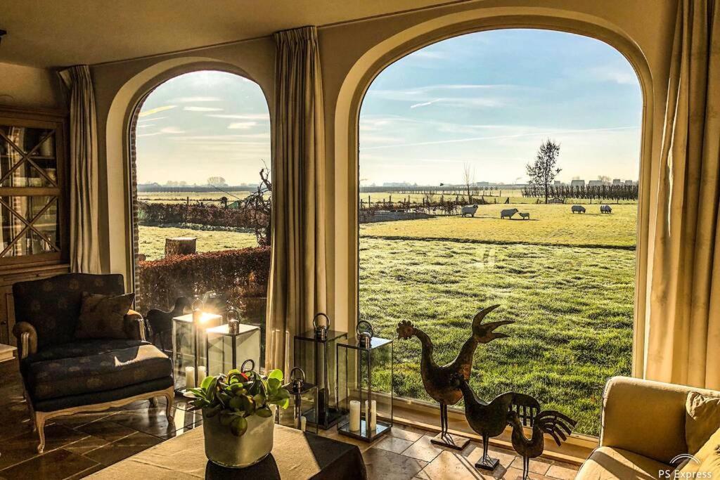 Gastenhuis prachtige Historische Vierkant Hoeve Broechem Buitenkant foto